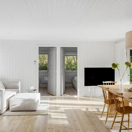 4 Bedroom Amazing In Hébergement de vacances Rødby